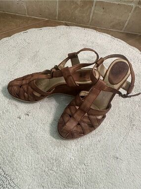 Frye Women’s Brown Strappy Leather close toed Slingback Sandals